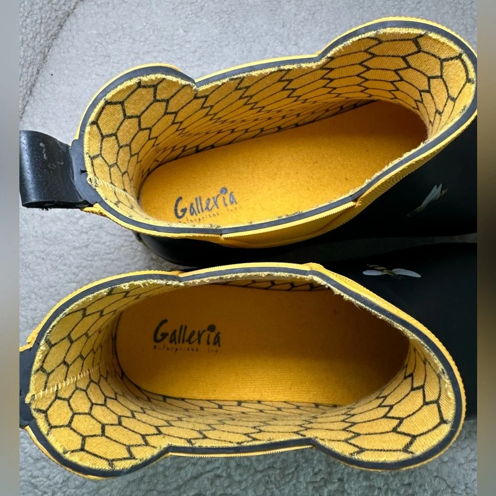 Galleria‎ Enterprises Chelsea rain snow boots booties navy blue yellow bee 🐝 11